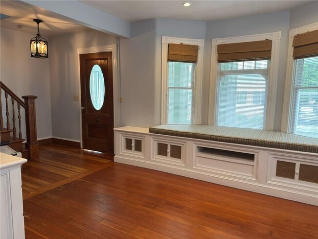 Building Photo - 67 Hall Ave