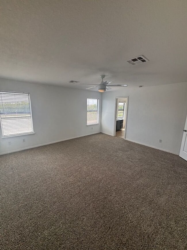 Building Photo - Move-In Ready 4-Bedroom Home with New Floors and Fresh Paint!