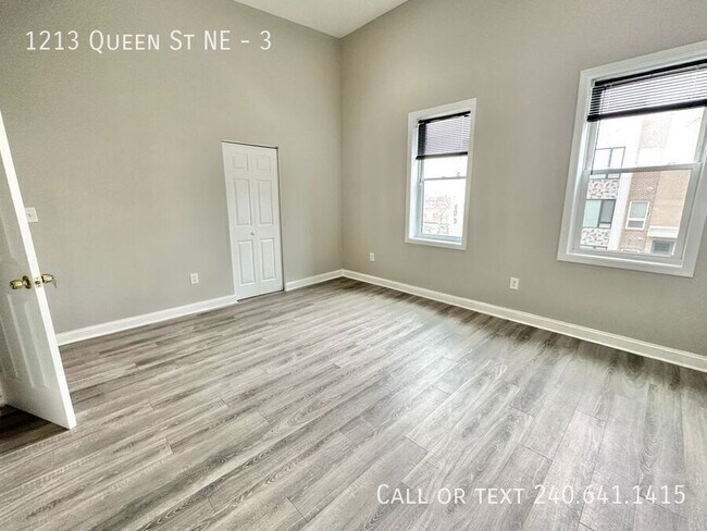 Building Photo - 1213 Queen St NE
