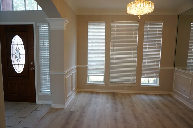 Building Photo - 4607 Forest Home Dr