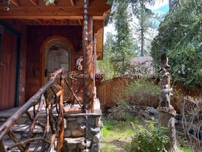 Building Photo - One of a kind cottage near Hayden Lake Country Club