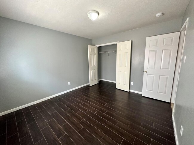 Building Photo - 4542 Reams Ln