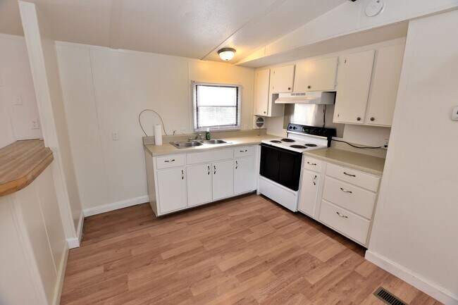 Building Photo - 10059 NC-43