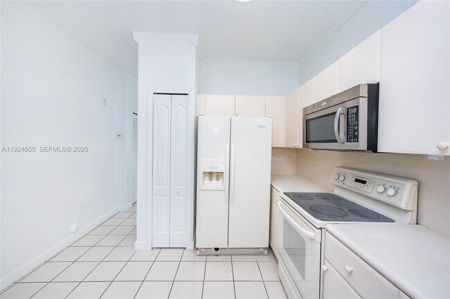 Building Photo - 1535 SE 26th St