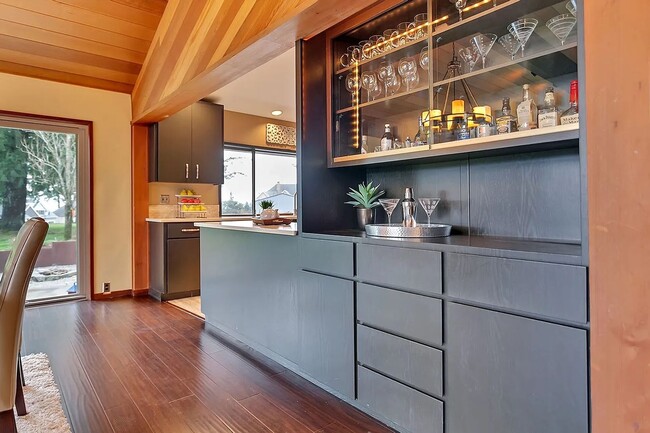 Building Photo - Exquisite Mid-Century Modern Home in Happy...