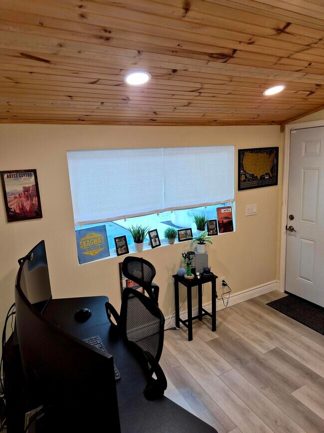 Building Photo - 1510 3rd Ct