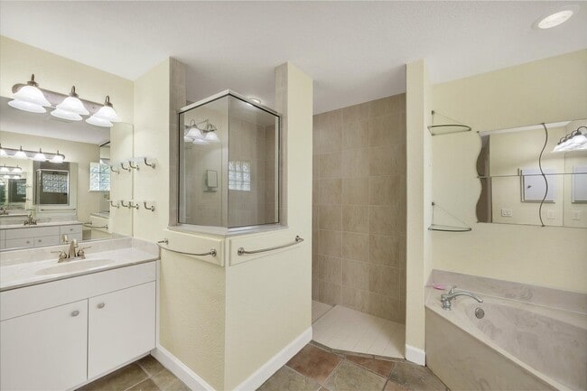 Building Photo - Annual Pool Home for Rent in Englewood