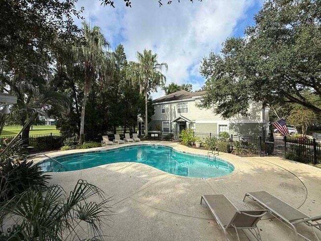 Building Photo - 2608 Chelsea Manor Blvd