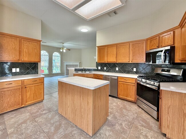 Building Photo - 25335 Rayford Crest Dr