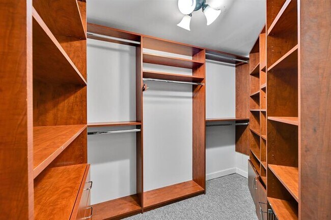 Building Photo - 333 Las Olas Way