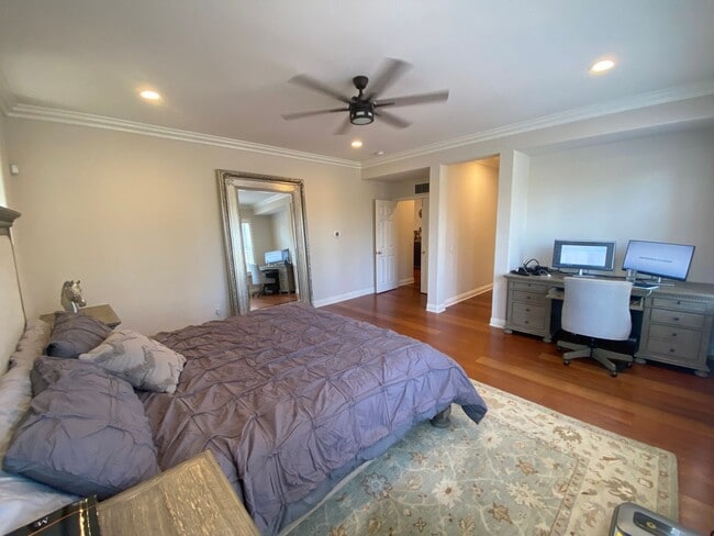 Building Photo - Luxurious 4 Bedroom Fullerton House For Re...