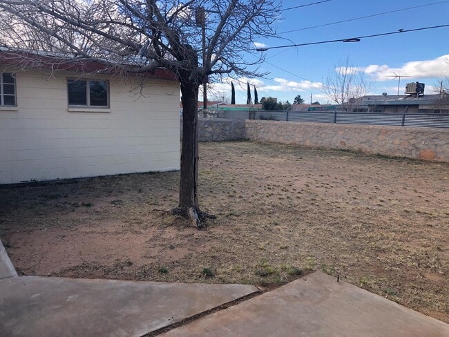 Building Photo - 9542 Lindsey Dr