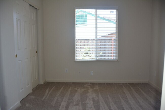 Building Photo - 5163 Tehachapi Way