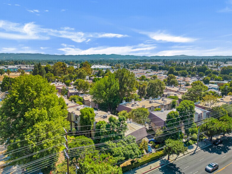 Neighborhood View - 9000 Vanalden Ave