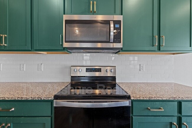 Building Photo - 49 River Bank Rd