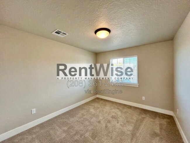 Building Photo - 5925 W Sprig Dr