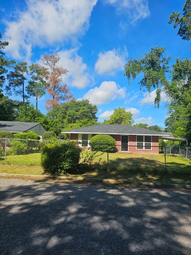 Building Photo - 4 Sided Brick 3 BR Home