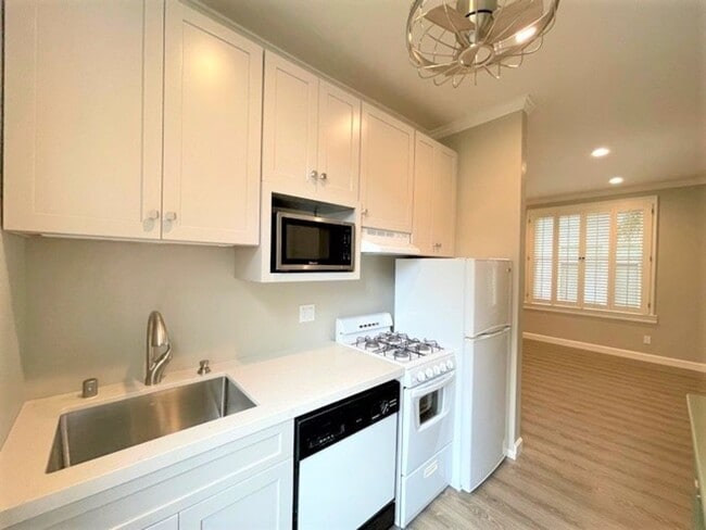 Building Photo - 5 Fella Pl