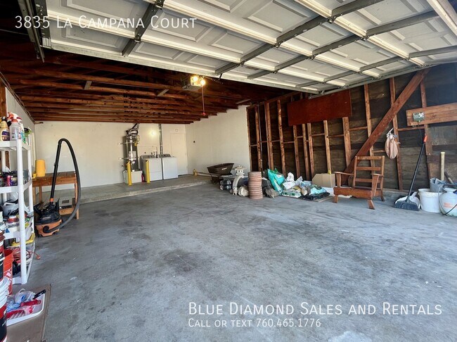 Building Photo - 3835 La Campana Ct