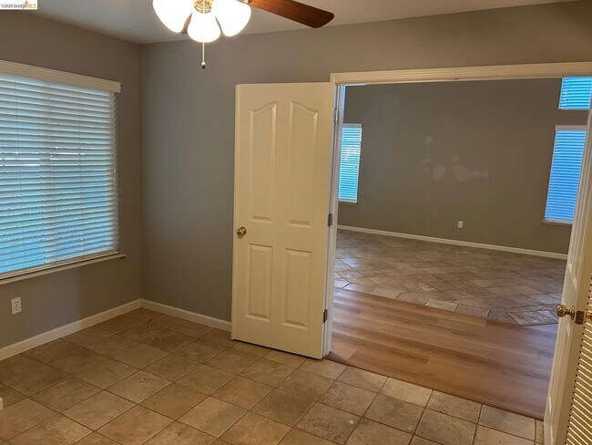 Building Photo - 501 Red Rome Ln