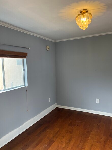 Living Room - 533 Indiana Ave