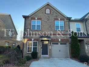 Building Photo - Stunning 3 Bedroom 2.5 Bath in Winston Salem