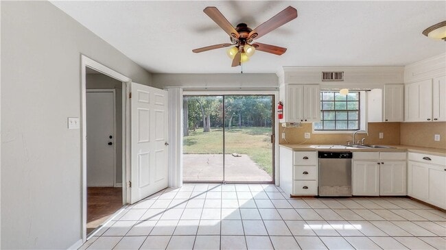 Building Photo - 1304 Merry Oaks Dr