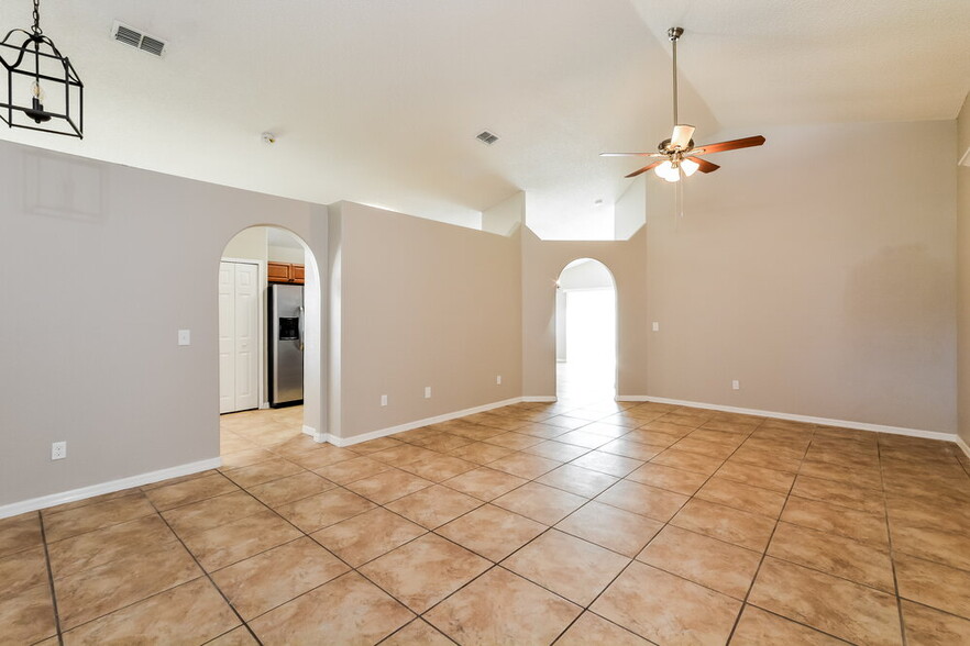 Building Photo - 3246 Bellingham Dr