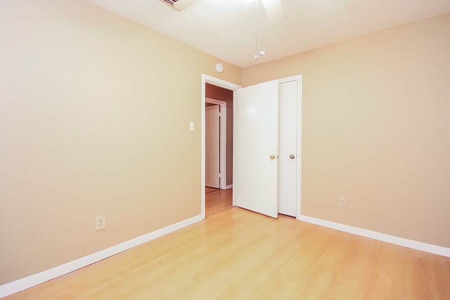 Building Photo - 16530 Quail Park Dr