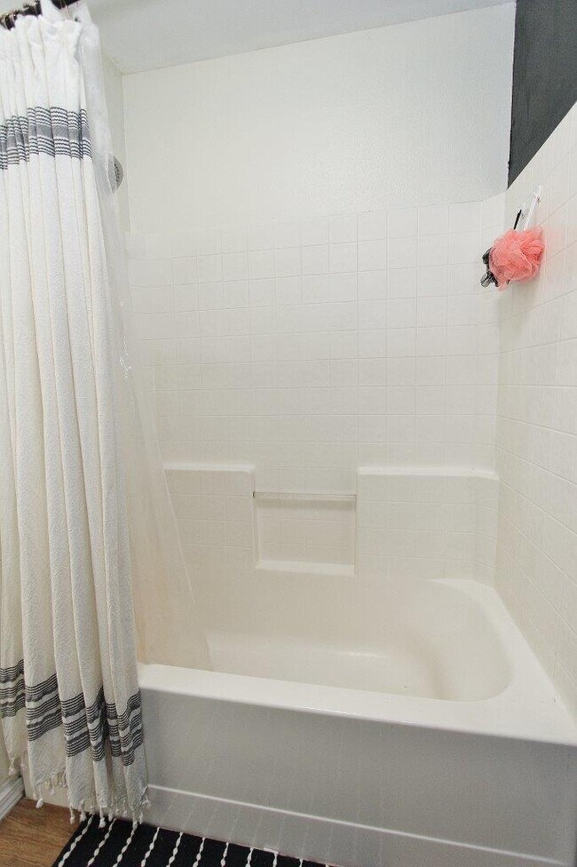 Building Photo - 1915 W Mulhuland Ct