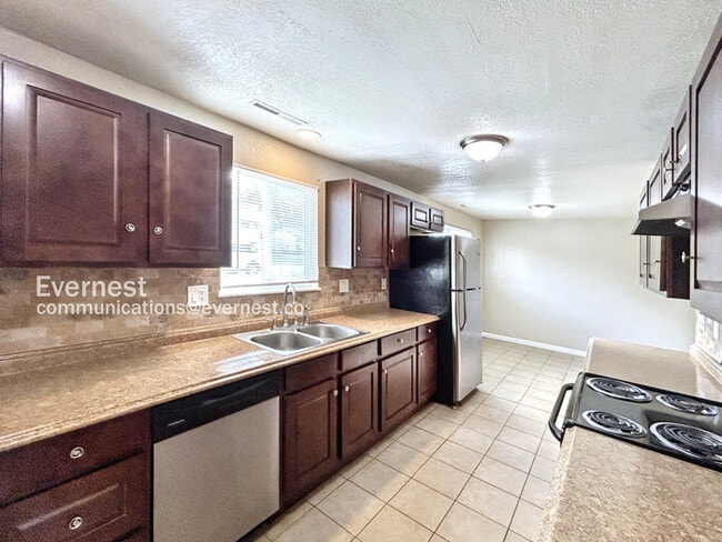 Building Photo - 1418 Luna Dr