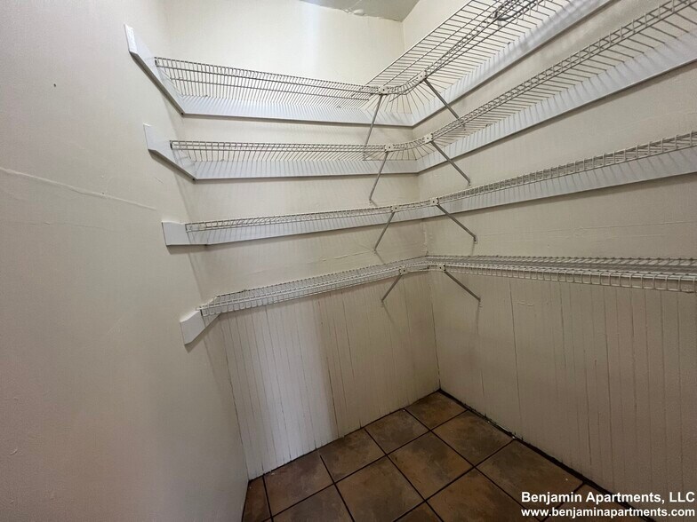 Building Photo - 433 Cambridge St