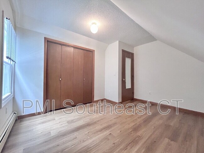 Building Photo - 55 Hedge Ave