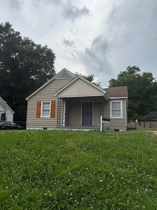 Primary Photo - 1019 W Walthal Cir