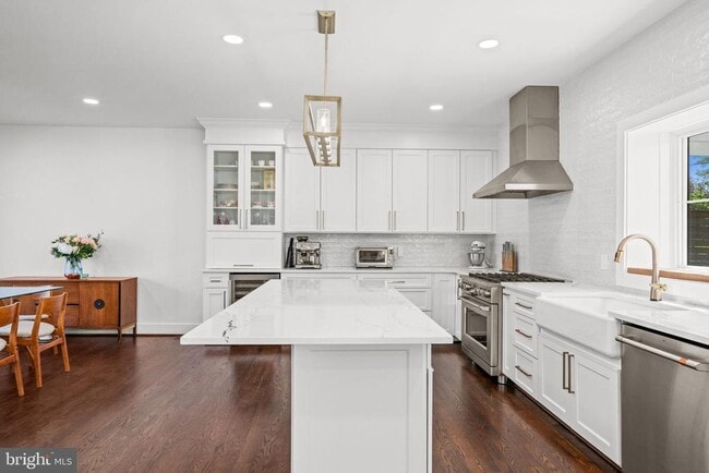 Building Photo - 6202 Massachusetts Ave