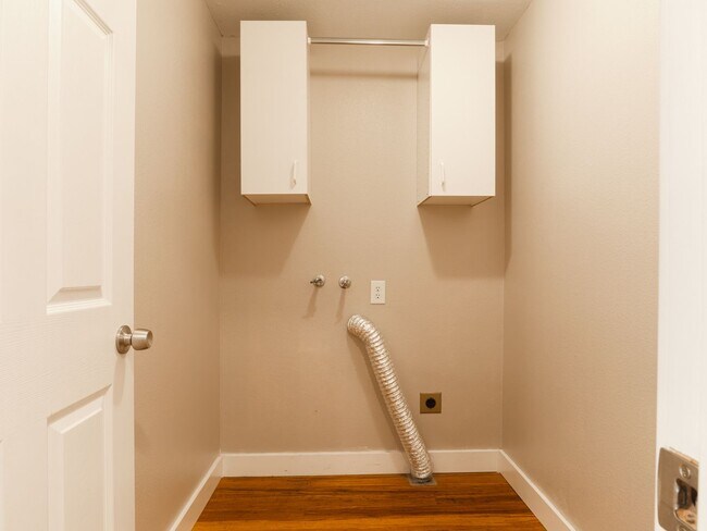 Building Photo - 3 Bed - 1.5 Bath Home in Des Moines WA