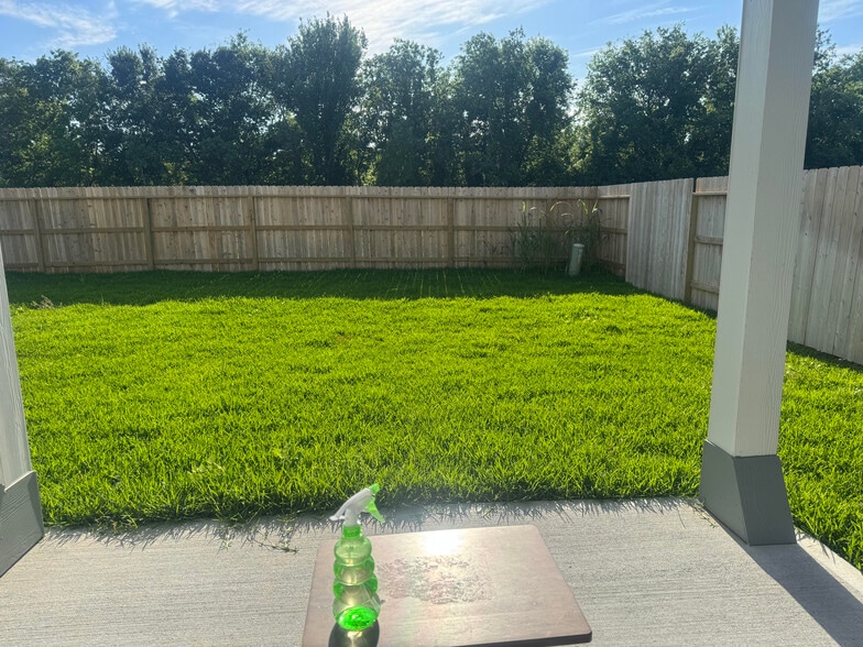 Lawn - 5018 Magnolia Springs Dr