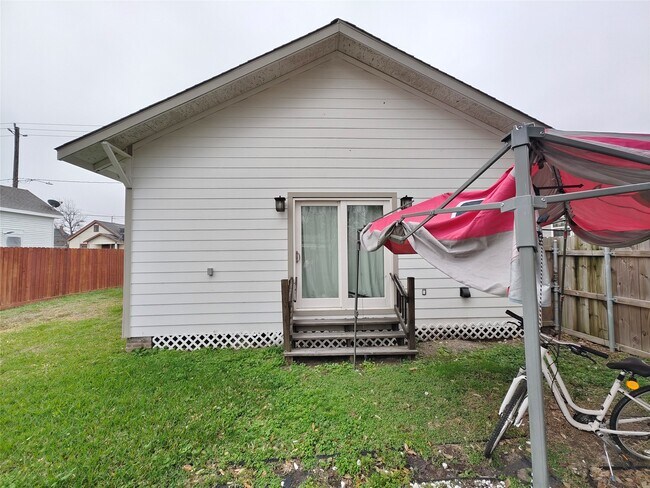 Building Photo - 1217 Campbell St