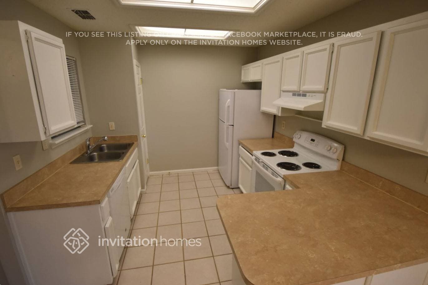 Building Photo - 10866 Hoof Print Dr