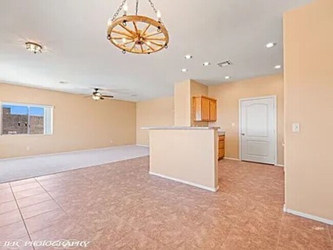 Building Photo - APPLICATION PENDING- Spacious & Move-In Re...