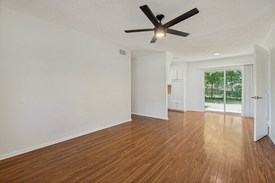 Building Photo - 1818 Highland Dr