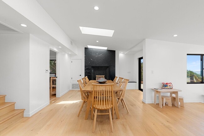 Building Photo - 2988 Solimar Beach Dr