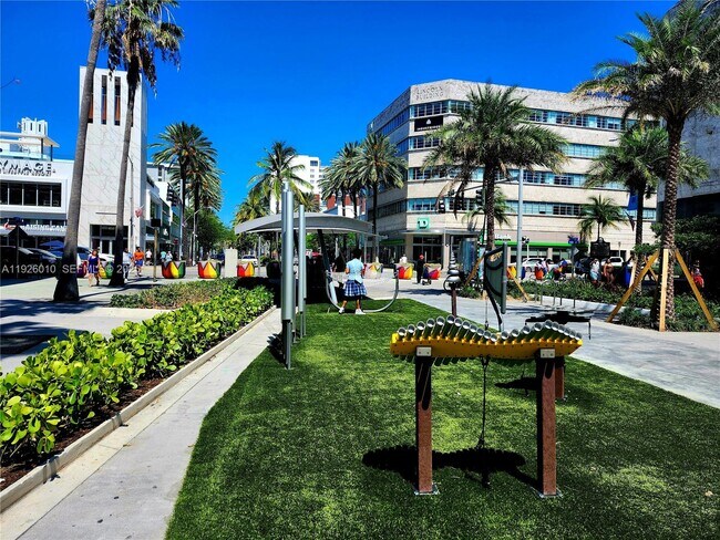 Building Photo - 1666 West Ave