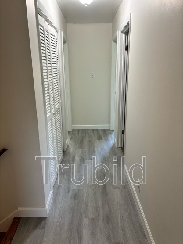 Building Photo - 246 Albatross St