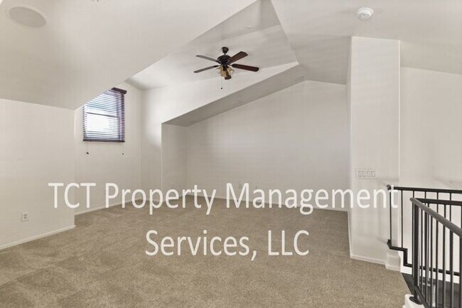 Building Photo - Freshly Updated Townhouse in Gilbert!