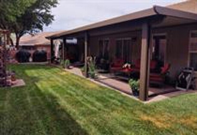Building Photo - Snow Canyon Home!