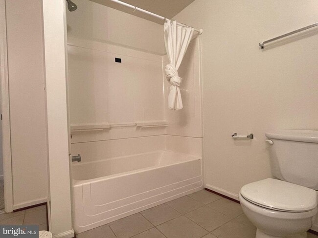 Building Photo - 32 Palace Ln