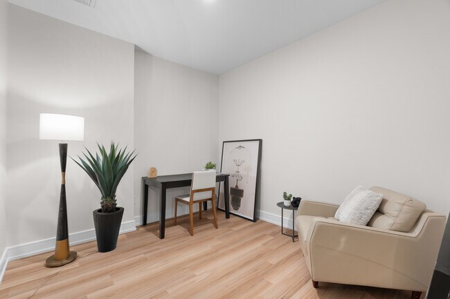 Building Photo - 5545 Park Ave