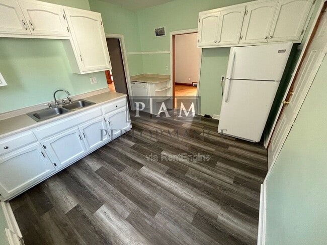 Building Photo - 3269 S New York Ave