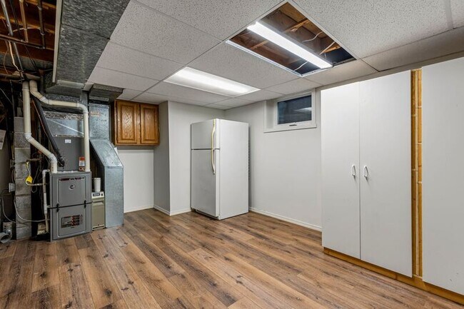 Building Photo - 12507 NE Knott St